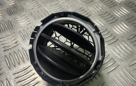 Mitsubishi Colt Dash center air vent grill MN140559 JC359131