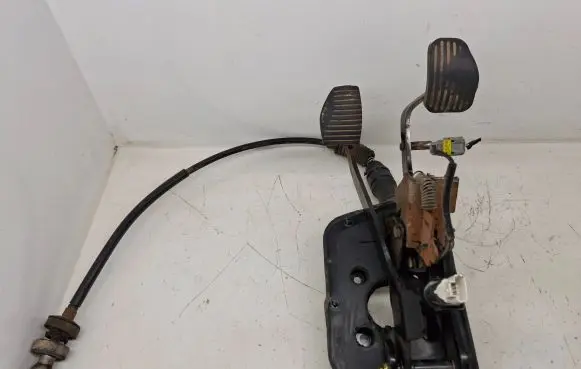 Peugeot 307 CC Pedal assembly 9643478880 2714 1806