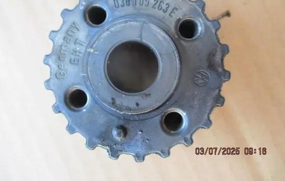 Volkswagen Bora Crankshaft pulley 038105263E
