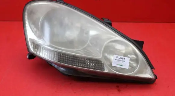 Toyota Avensis Verso Headlight/headlamp 44-33