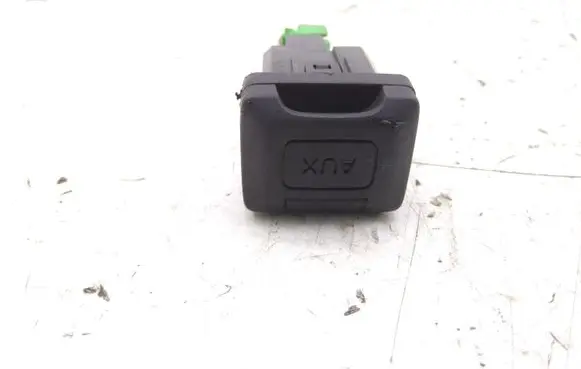 Honda CR-V AUX in-socket connector 