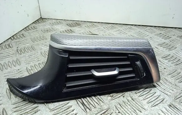 BMW 5 G30 G31 Dashboard side air vent grill/cover trim 9330858