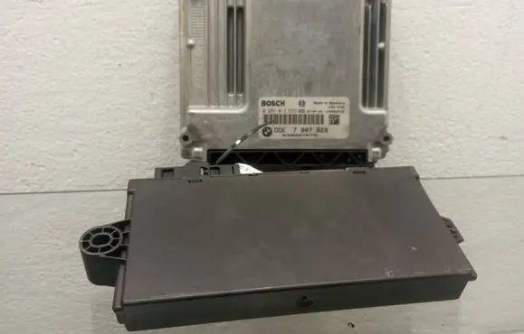BMW 1 E81 E87 Engine control unit/module 7807828 0281013537 030027679