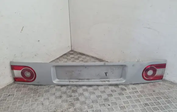 Volkswagen Sharan Rear light center trim bar blend 3B0857813B