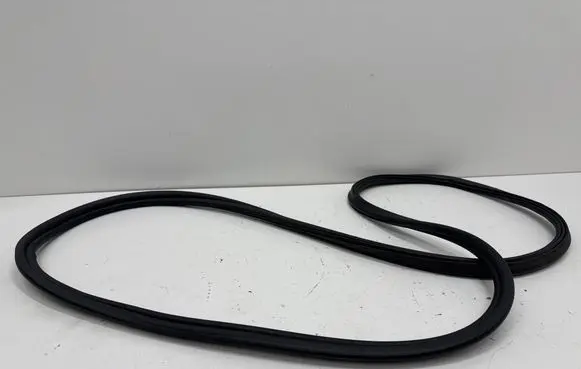 BMW 3 E90 E91 Trunk rubber seal (body) 706063908