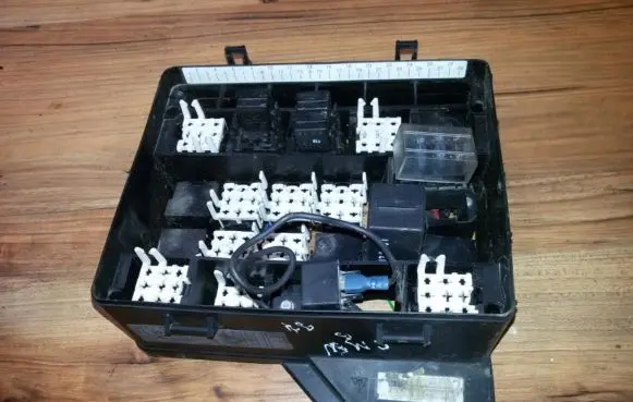BMW 5 E34 Fuse box set 8365741