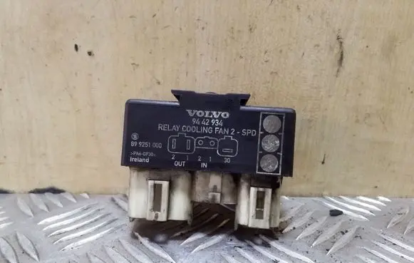 Coolant fan relay