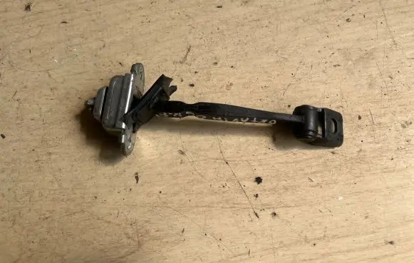 Skoda Octavia Mk2 (1Z) Front door check strap stopper 1Z0837249D