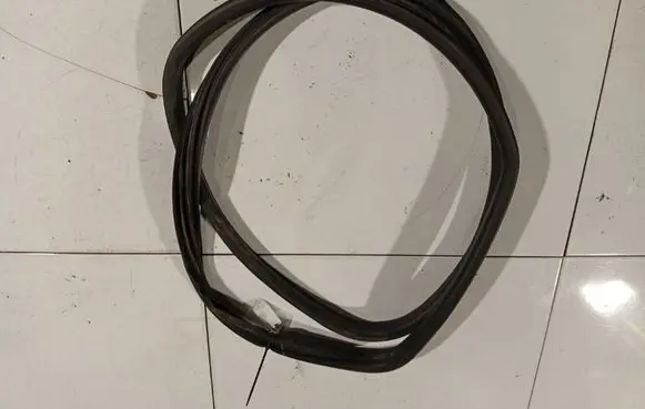 Skoda Fabia Mk2 (5J) Rubber seal front coupe door 