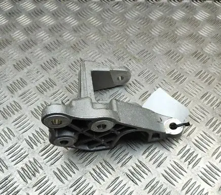 Genesis GV70 Engine mounting bracket