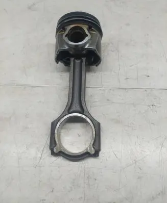 Hyundai i30 Piston with connecting rod