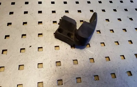 Engine bonnet (hood) release handle