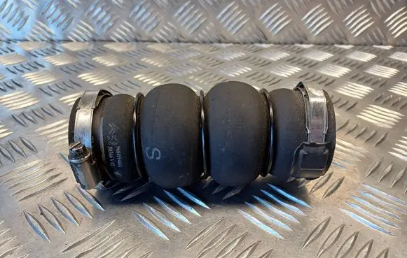Intercooler hose/pipe