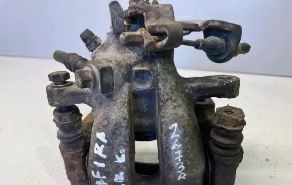 Opel Zafira A Rear brake caliper