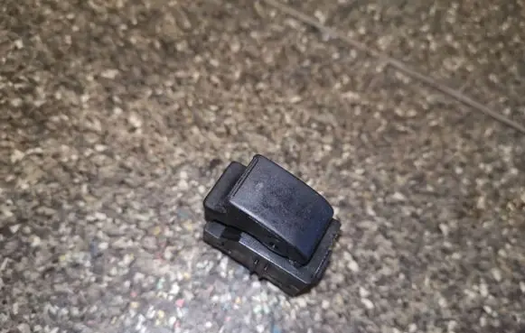 Toyota Corolla Verso E121 Electric window control switch 848100F010