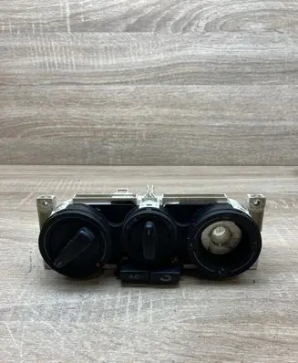 Volkswagen PASSAT B5 Climate control unit 1J0820045G 90151138