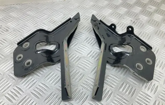 Volkswagen Touareg II Engine bonnet/hood hinges 7P6823302 7P6823301