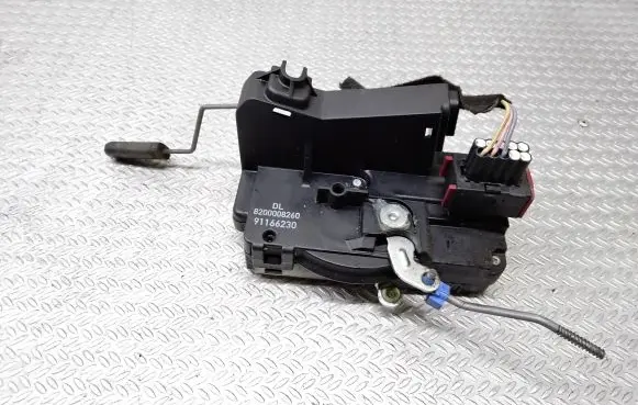 Opel Vivaro Front door lock 8200008260 91166230
