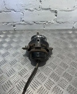 Engine mount bracket