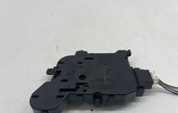 Toyota Yaris XP210 Air flap motor/actuator 0638009100