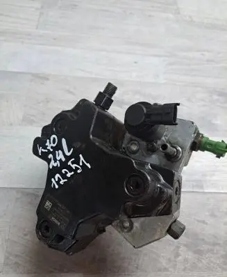 Volvo V70 Fuel injection high pressure pump 30756125 55420 0445010111