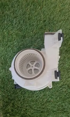 Toyota RAV 4 (XA40) Hybrid/electric vehicle battery fan G9230-48070