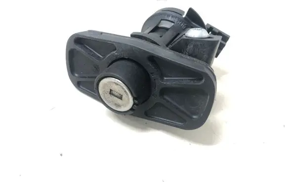 Mercedes-Benz E W212 Tailgate exterior lock A2047500061 A2047580014
