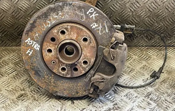 Front wheel hub