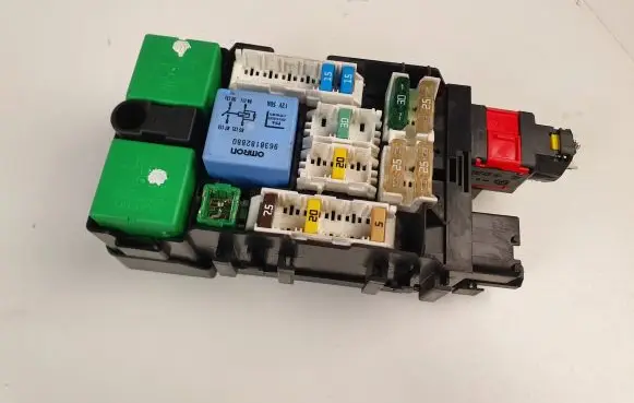 Peugeot 508 Fuse module 9665492680