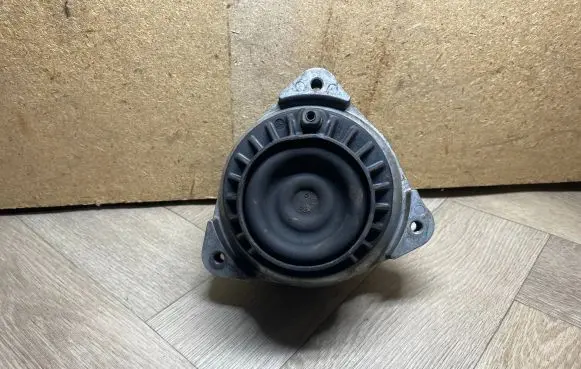 BMW 7 F01 F02 F03 F04 Engine mount bracket 6775906 22116775906 2211677590602