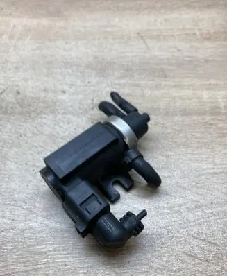 Volkswagen Golf IV Turbo solenoid valve 1J0906627 72290320
