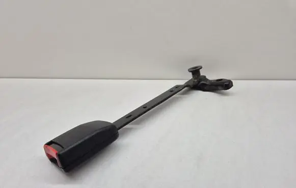 Volkswagen PASSAT B5 Front seatbelt buckle 3B0858472