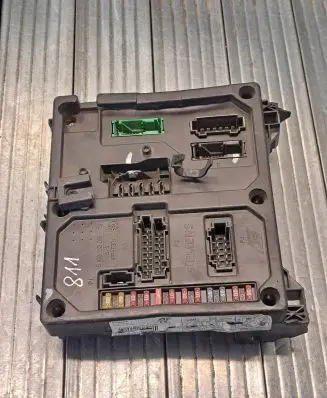 Ford Galaxy Fuse module S110730300J 962258S 624367895