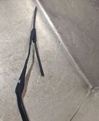 Mini Cooper Countryman R60 Windshield/front glass wiper blade 9806441