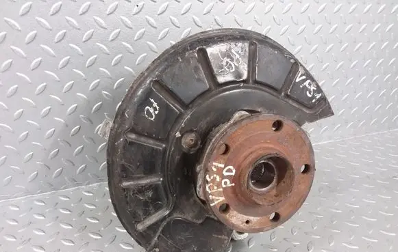 Volkswagen PASSAT B6 Front wheel hub