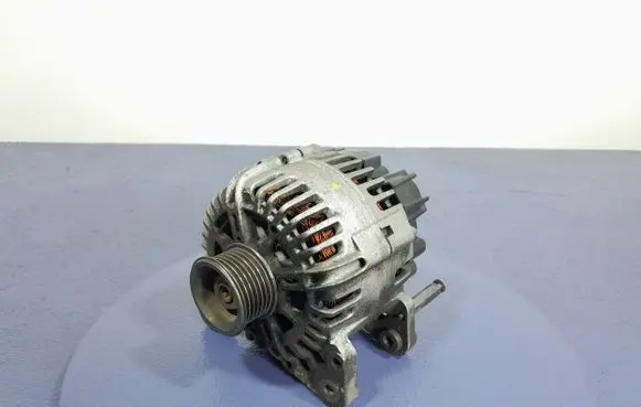 Volkswagen Jetta V Generator/alternator 03C903023H