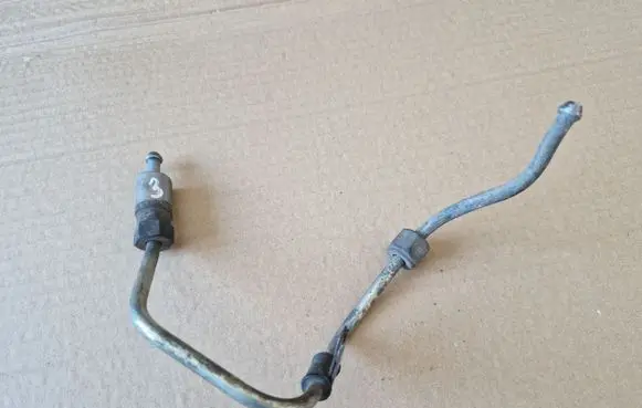Mitsubishi L200 Fuel injector supply line/pipe 