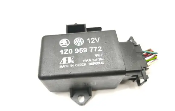 Volkswagen PASSAT B6 Seat heating relay 1Z0959772