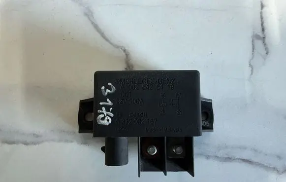 Mercedes-Benz E W211 Charging relay A0025426419
