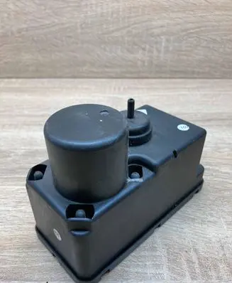 Volkswagen PASSAT B3 Central locking vacuum pump 357862257