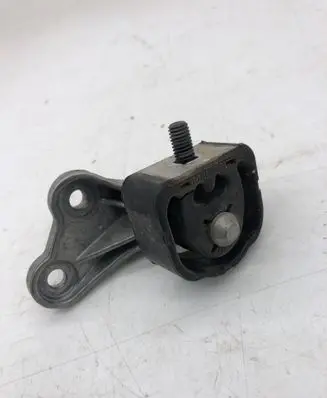 BMW X4 G02 Muffler mount bracket/holder 8582034