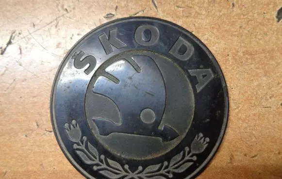 Skoda Octavia Mk2 (1Z) Manufacturer badge logo/emblem 
