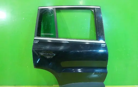 Volkswagen Tiguan Rear door 17AB151