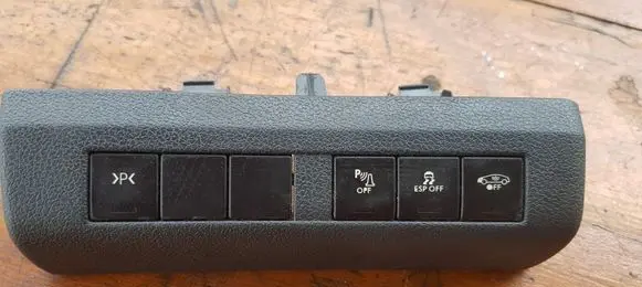 Passenger airbag on/off switch