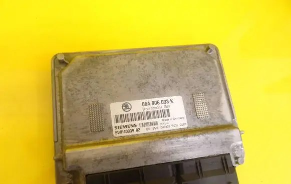 Skoda Octavia Mk1 (1U) Engine control unit/module 06A906033K
