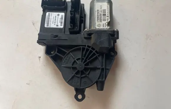 Volkswagen Touran I Front door window regulator motor 1K0959792G 1T0959702B 400949A