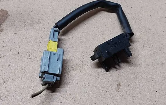 Citroen C4 I Clutch pedal sensor 95835T02