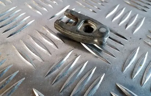 Nissan Juke I F15 Fuel Injector clamp holder