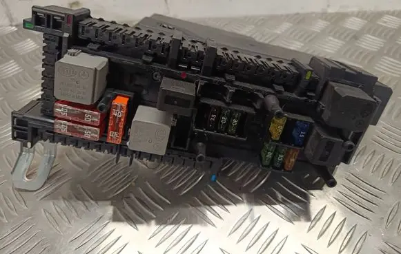 Mercedes-Benz E W212 Fuse module 2129000104 5DK00962026 2125452932