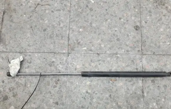 Peugeot 106 Tailgate strut 